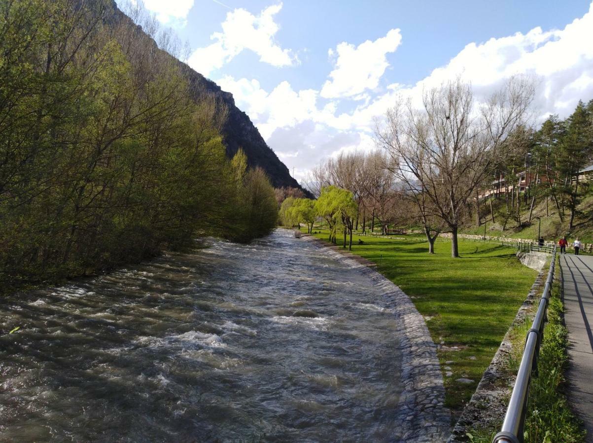 Ca De Geraldine Apartman El Pont de Suert Kültér fotó